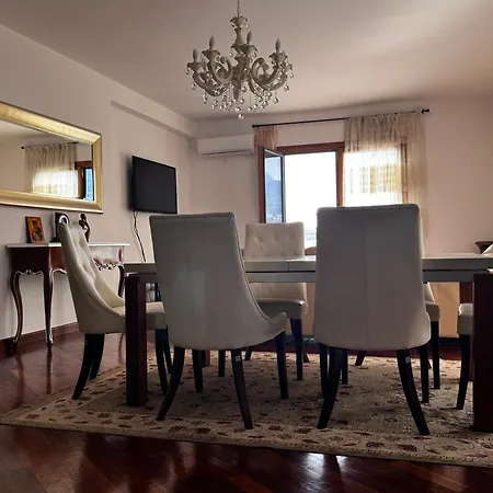 Rafailovici Apartment *